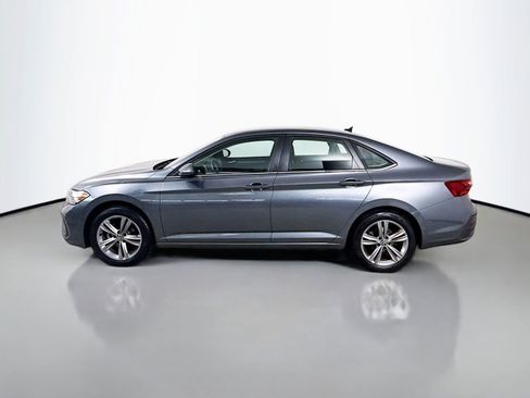 Certified 2022 Volkswagen Jetta SE FWD image 2