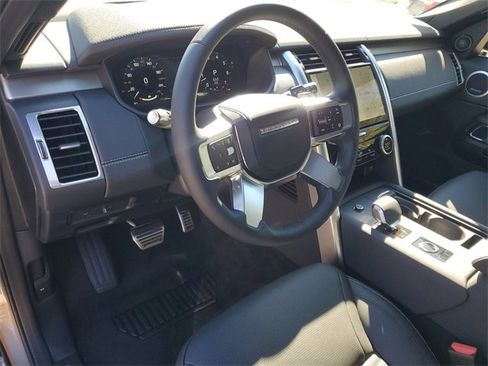 Used 2025 Land Rover Discovery Dynamic SE image 22