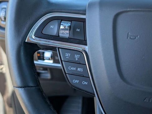 Used 2022 Lincoln Nautilus Reserve image 21