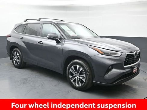 Certified 2024 Toyota Highlander XLE AWD/4WD image 10