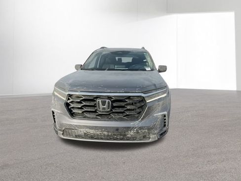 Used 2023 Honda Pilot Touring image 3