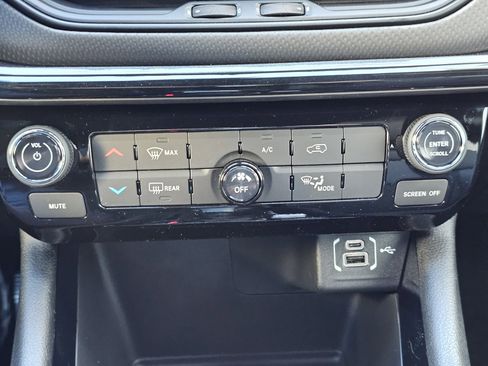 New 2026 Jeep Compass Latitude image 13