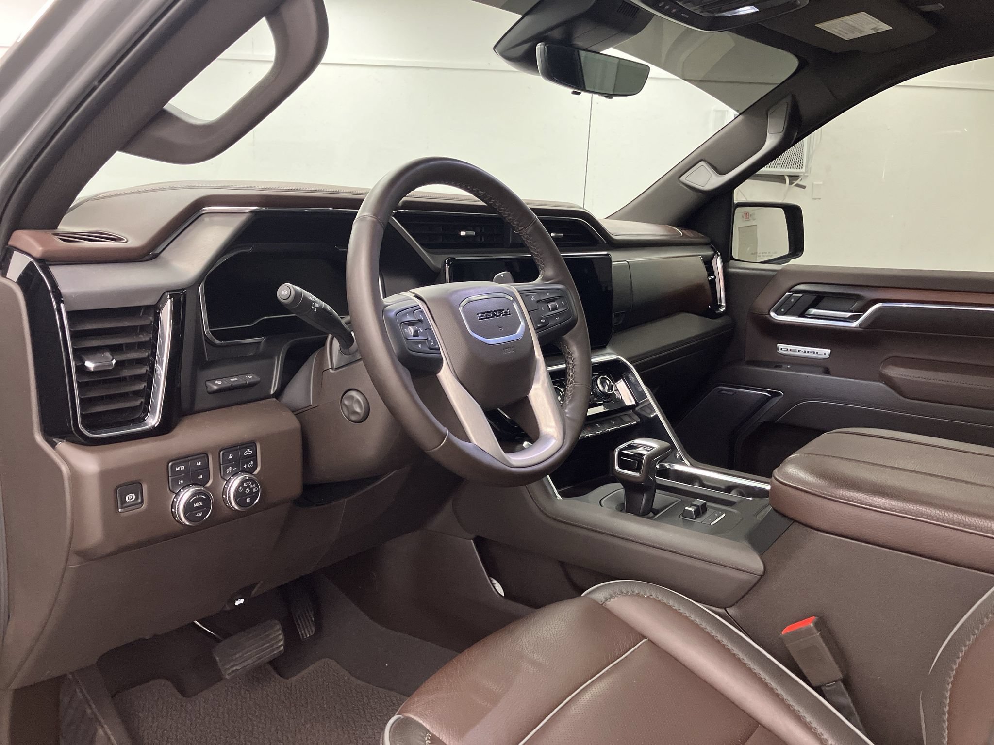 Used 2025 GMC Sierra 1500 Denali w/ Denali Reserve Package AWD/4WD image 10