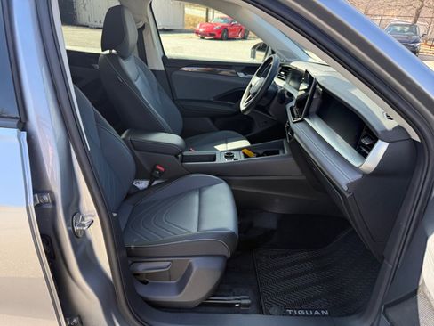 New 2026 Volkswagen Tiguan SE AWD/4WD image 28