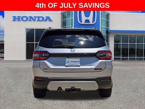 Used 2023 Honda Pilot TrailSport image 4