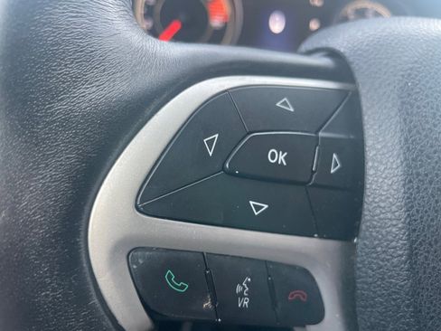 Used 2017 Jeep Cherokee Overland FWD image 22