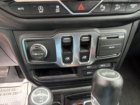 Used 2021 Jeep Wrangler Sport AWD/4WD image 27