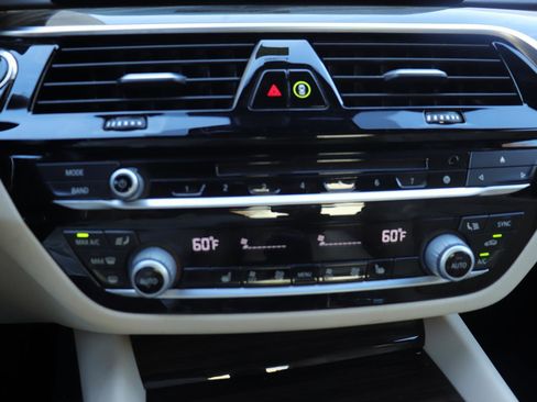 Used 2018 BMW 530i w/ Premium Package image 32