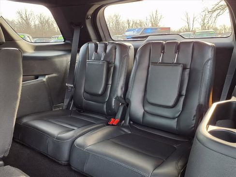 Used 2018 Ford Explorer XLT w/ Equipment Group 202A image 8