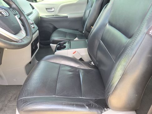 Used 2017 Toyota Sienna LE FWD image 14