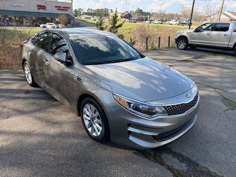 Used 2018 Kia Optima EX image 3