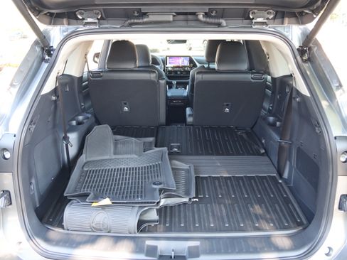 Used 2026 Toyota Highlander Limited AWD/4WD image 38