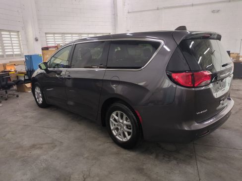 Certified 2022 Chrysler Voyager LX image 7
