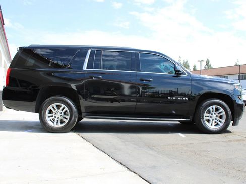 Used 2019 Chevrolet Suburban LT image 3