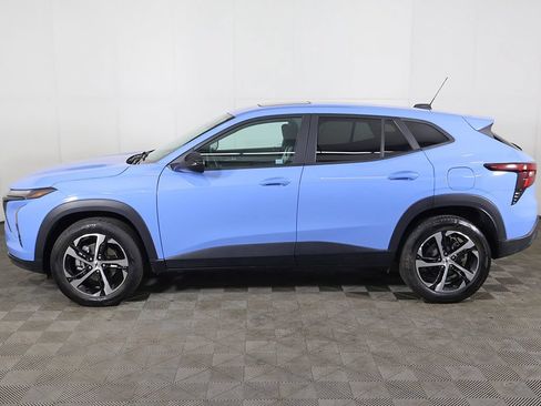 Used 2024 Chevrolet Trax RS w/ Sunroof Package FWD image 18