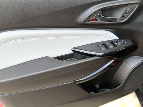 Certified 2025 Chevrolet Trax LT w/ Sunroof Package FWD image 12