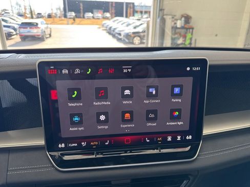 New 2026 Volkswagen Tiguan SE R-Line AWD/4WD image 9