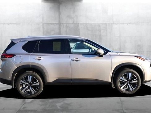 Certified 2025 Nissan Rogue SL w/ Tech Package AWD/4WD image 5
