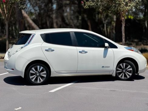 Used 2015 Nissan Leaf SV FWD image 4