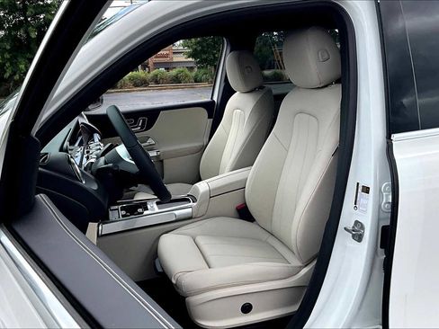 Used 2025 Mercedes-Benz GLB 250 image 7