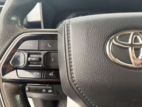 Used 2022 Toyota Tundra SR5 w/ SR5 Convenience Package AWD/4WD image 20