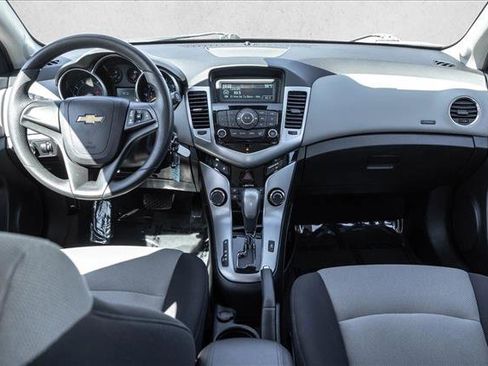 Used 2013 Chevrolet Cruze LS FWD image 16