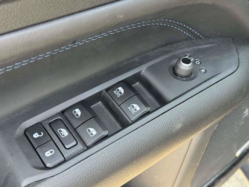 Used 2025 Jeep Compass Limited w/ Sun & Sound Group AWD/4WD image 13