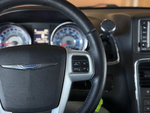 Used 2015 Chrysler Town & Country Touring FWD image 24