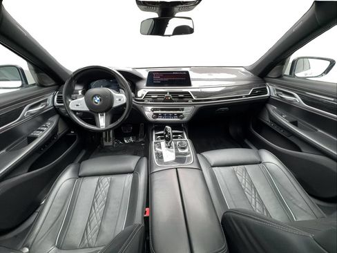 Used 2022 BMW 740i w/ Luxury Rear Seating Package RWD image 39