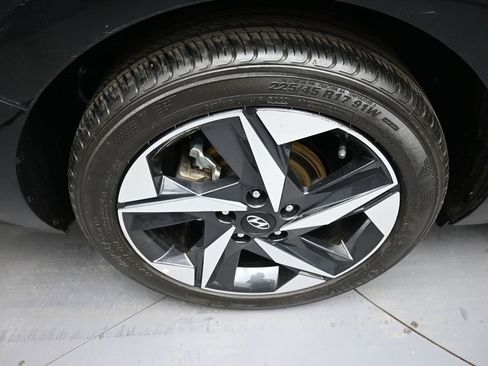 Certified 2023 Hyundai Elantra Limited w/ Preferred Accessory Package image 12