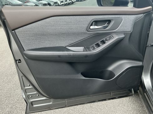 Used 2023 Nissan Rogue SV AWD/4WD image 18