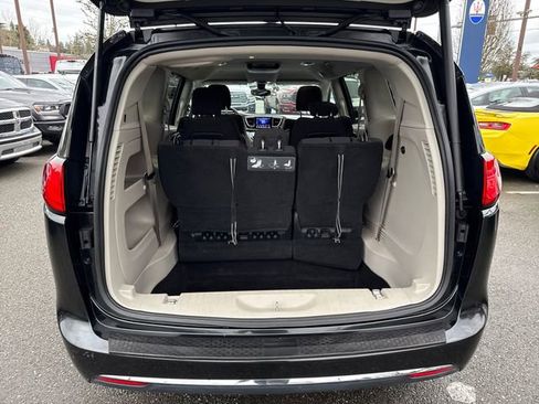 Used 2017 Chrysler Pacifica Touring Plus w/ Tire & Wheel Group image 14