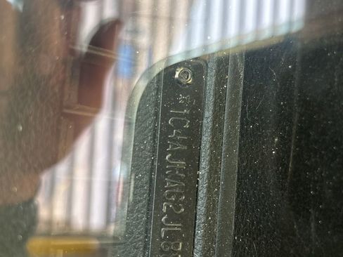 Used 2018 Jeep Wrangler Sport image 2