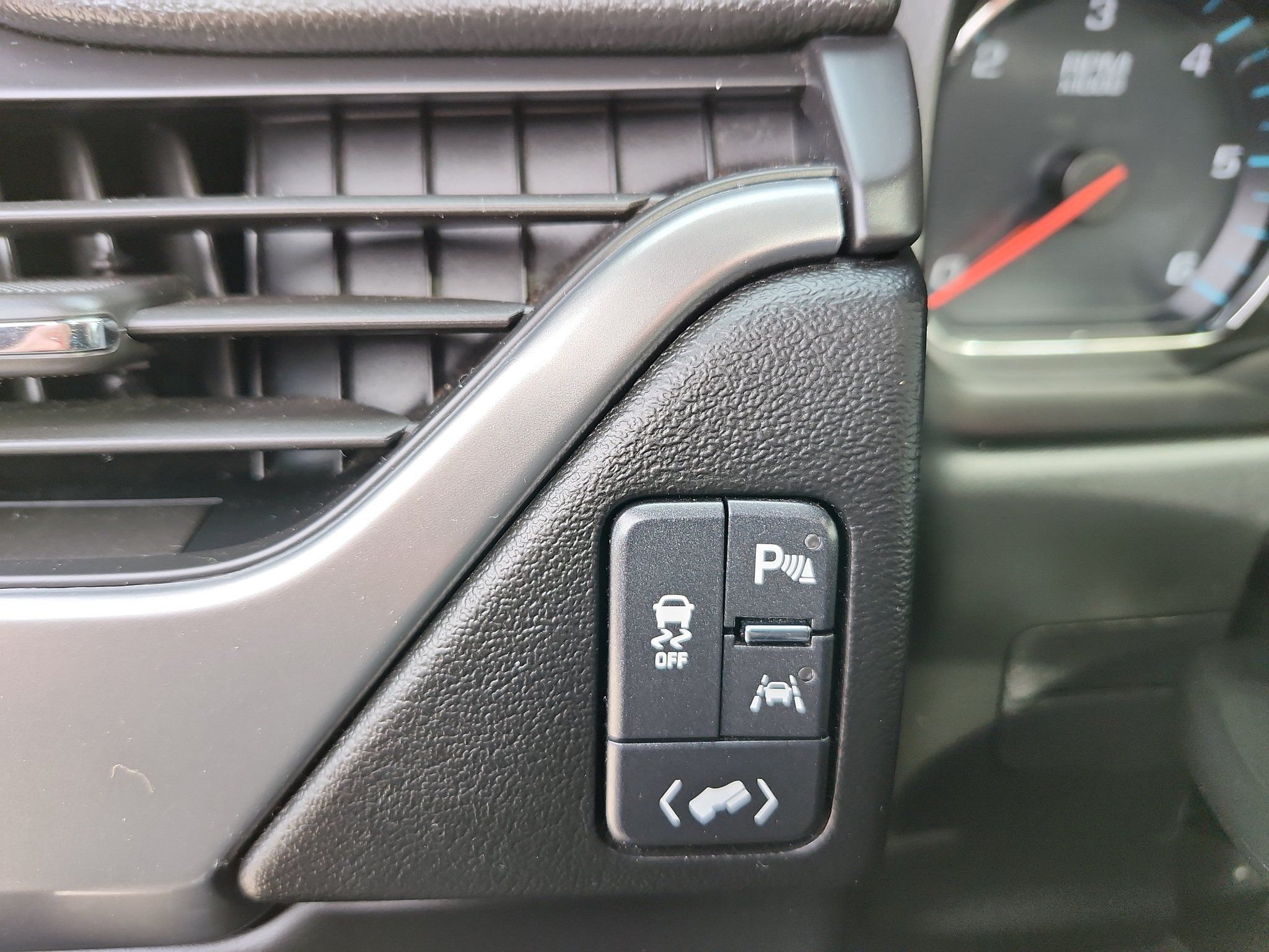 Used 2018 Chevrolet Tahoe LT AWD/4WD image 12