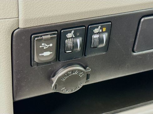 Certified 2017 Toyota Sienna XLE image 19