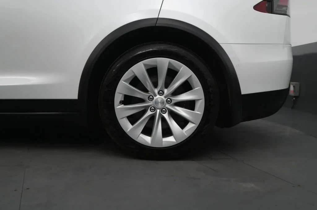 Used 2020 Tesla Model X Long Range AWD/4WD image 14
