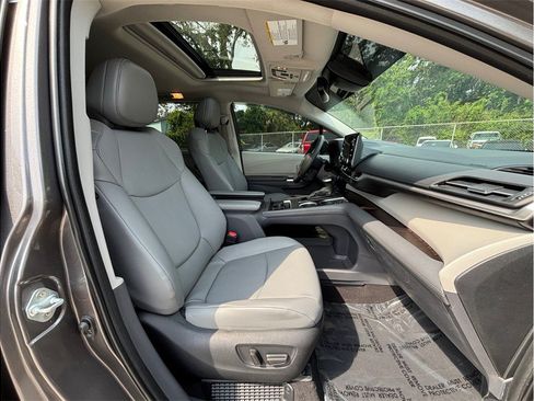 Used 2023 Toyota Sienna XLE FWD image 41