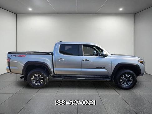 Used 2022 Toyota Tacoma TRD Off-Road AWD/4WD image 6