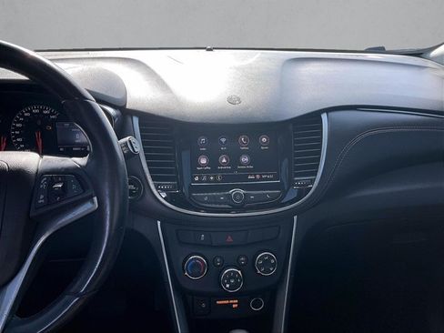 Used 2021 Chevrolet Trax LT w/ Driver Confidence Package FWD image 8