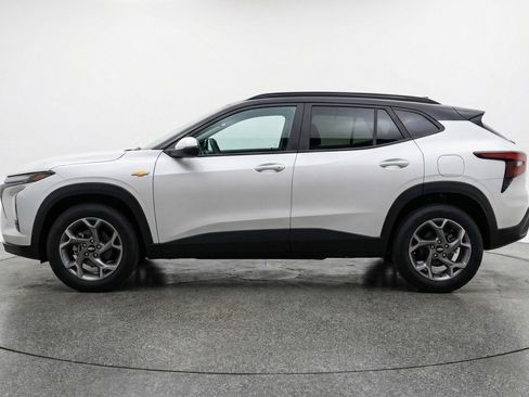 Used 2025 Chevrolet Trax LT image 5