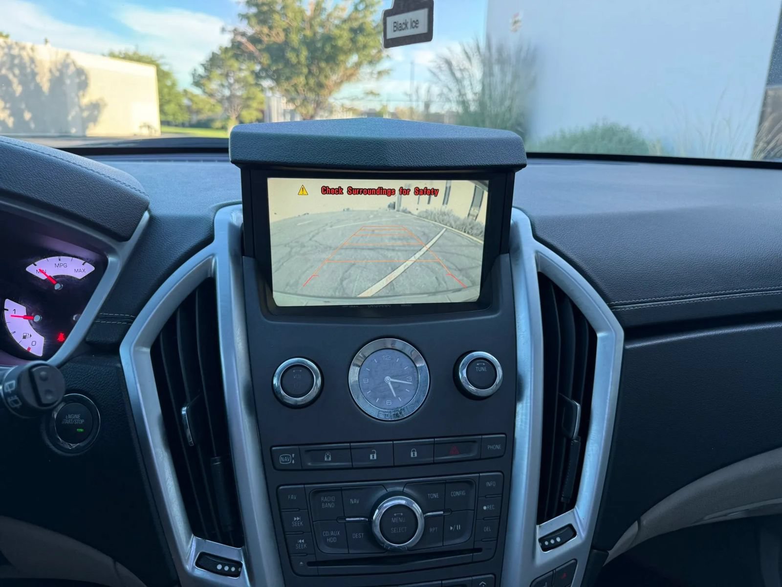 Used 2010 Cadillac SRX Luxury FWD image 16