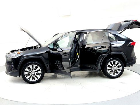Used 2021 Toyota RAV4 XLE Premium AWD/4WD image 10