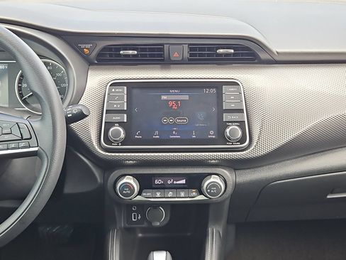 Used 2018 Nissan Kicks SV FWD image 21