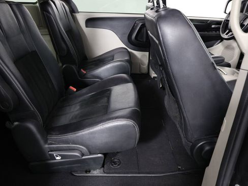 Used 2017 Dodge Grand Caravan SXT FWD image 21