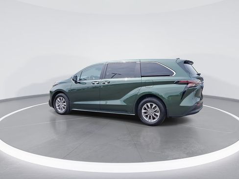 Certified 2025 Toyota Sienna XLE FWD image 7