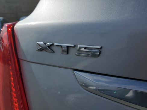 Used 2018 Cadillac XT5 AWD image 8