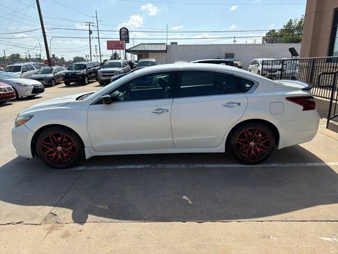 Used 2018 Nissan Altima 2.5 SR w/ SR Midnight Edition FWD image 8