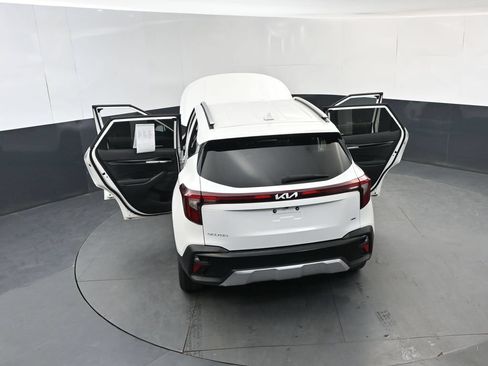 Used 2024 Kia Seltos S AWD/4WD image 18