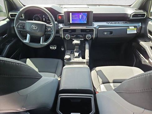 Used 2025 Toyota Tacoma TRD Sport AWD/4WD image 17