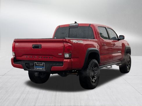 Used 2017 Toyota Tacoma TRD Off-Road w/ Premium & Technology Package AWD/4WD image 5